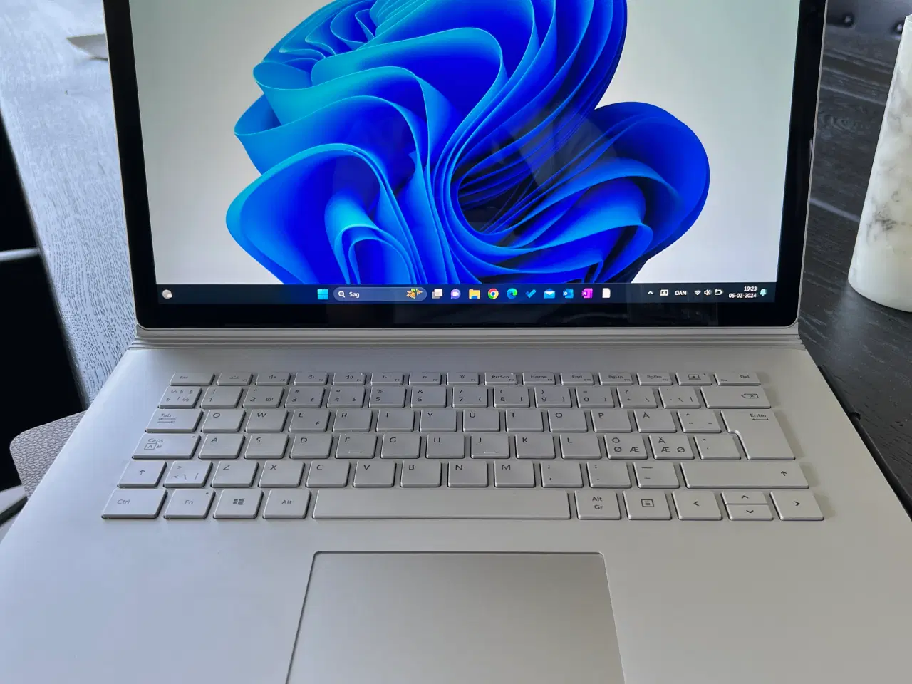 Billede 3 - microsoft surface book 3 15" (OBS! skærmen er revn