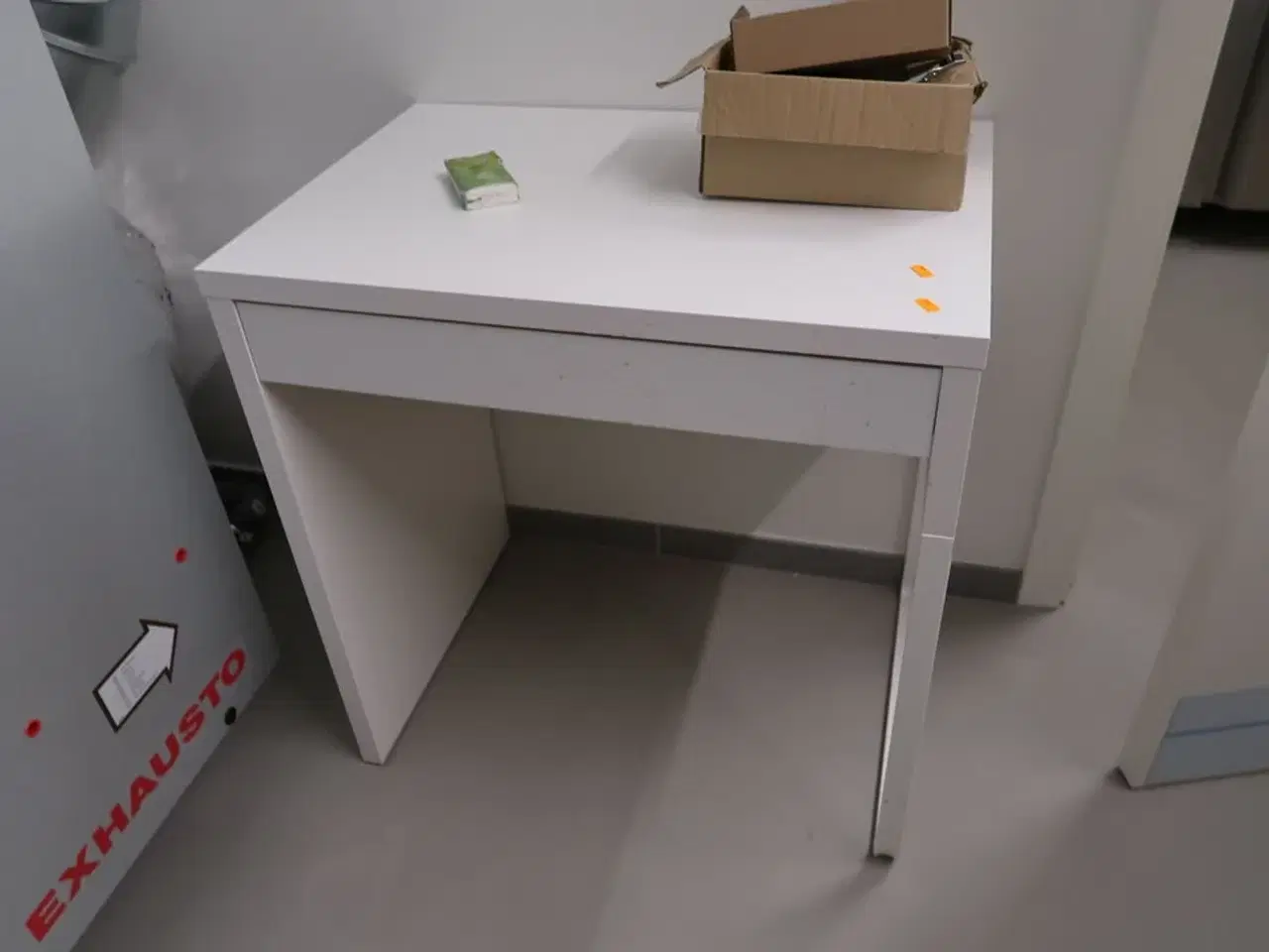 Billede 1 - Bord samt reol m.m.