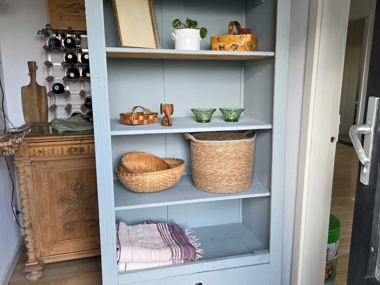 Billede 1 - Antik karlekammer/linned skab