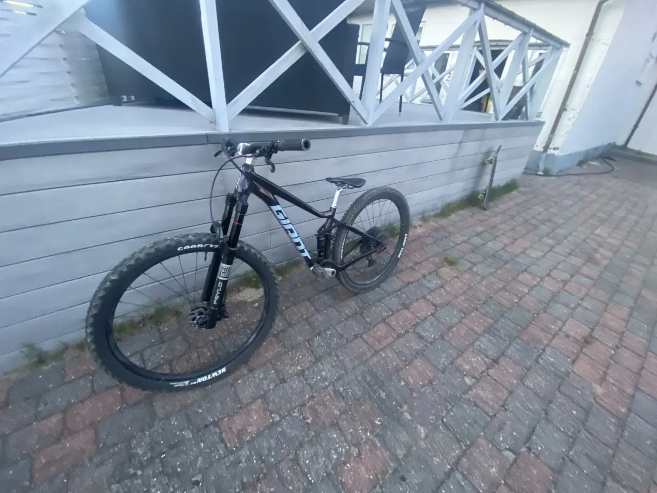 Billede 2 - Giant stance 1