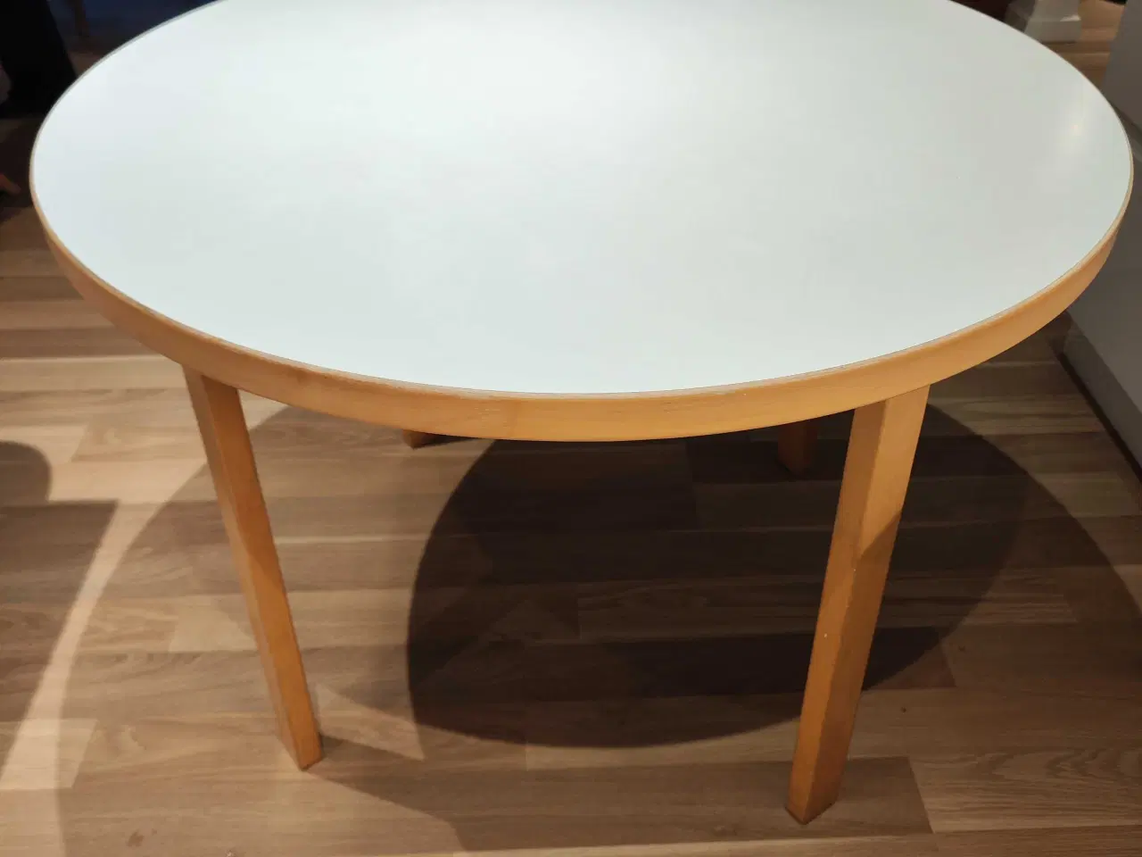 Billede 1 - Alvar Aalto Bord, 99 cm. I diameter.