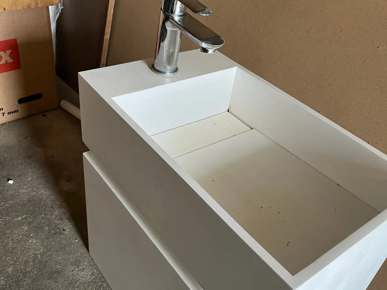 Billede 1 - Vaskmøbel med vask og armatur