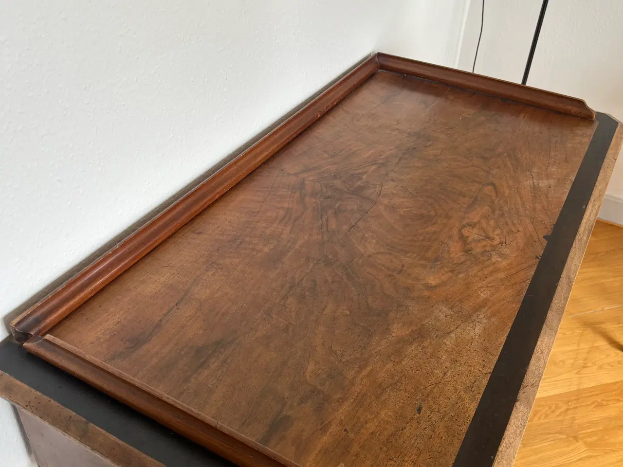 Billede 13 - Gamle møbler gives væk