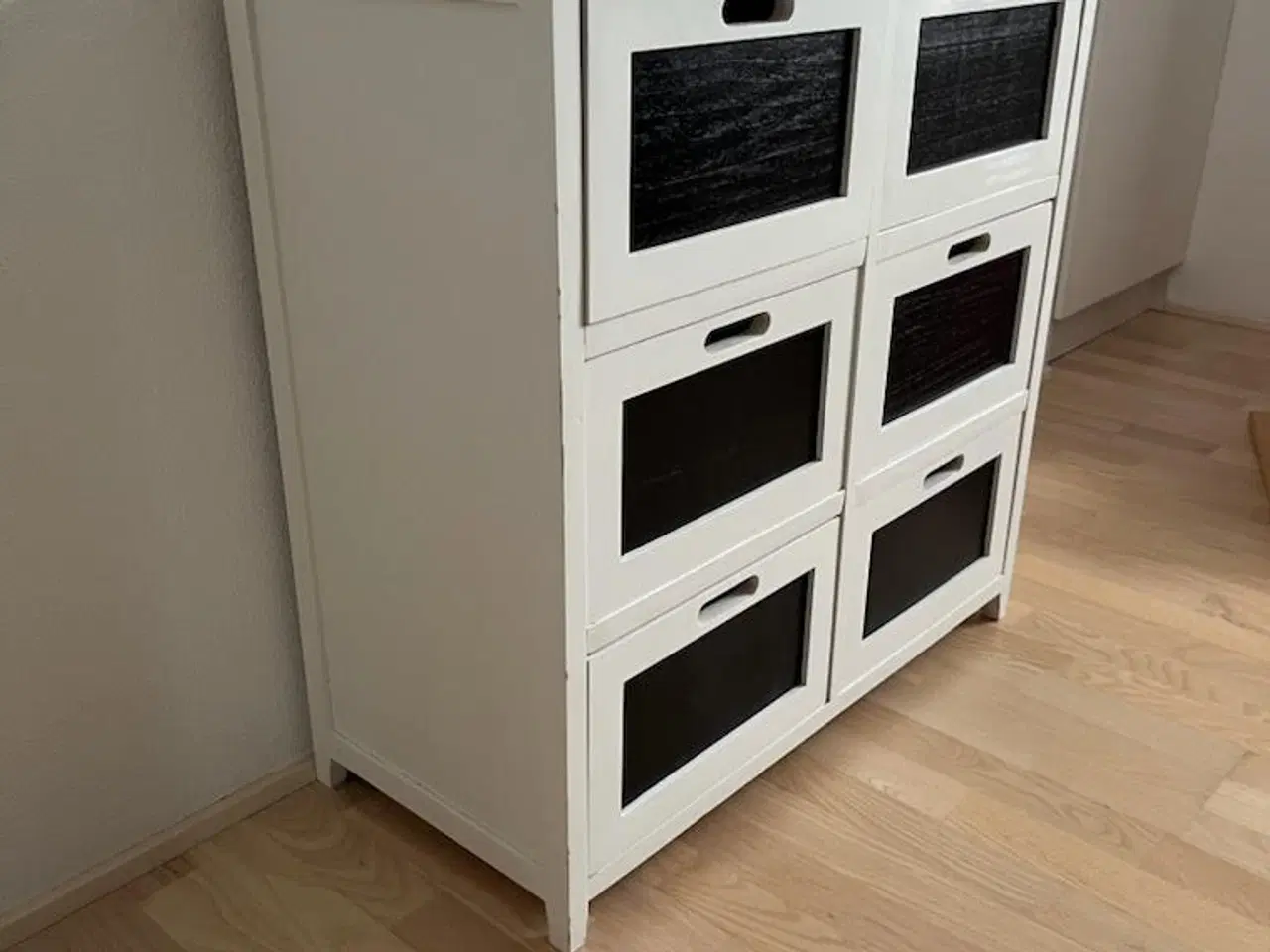 Billede 2 - Kommode m. skrive / tegne felt (krittavle) sælges.