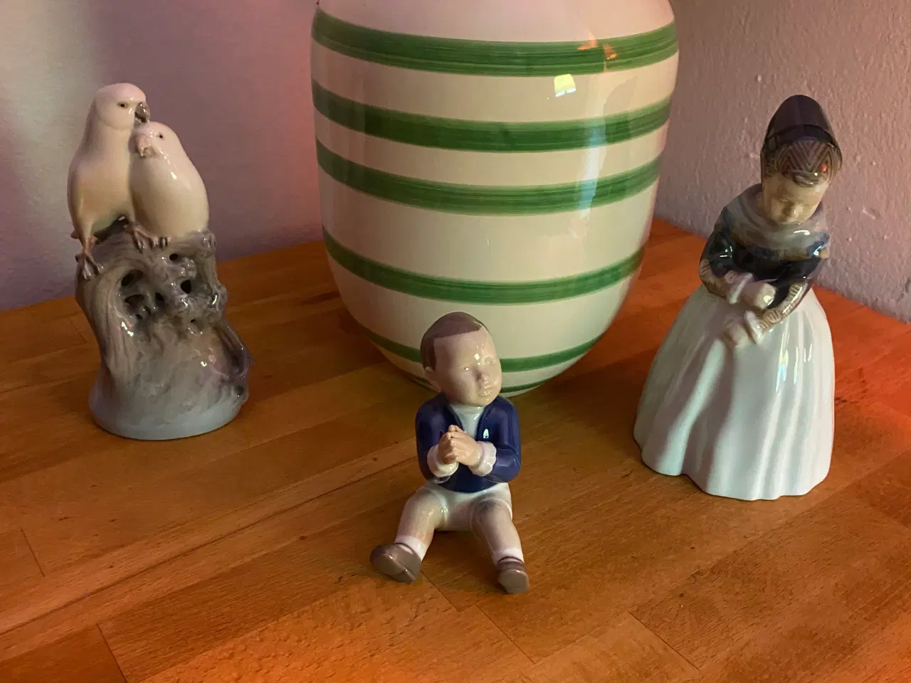 Billede 2 - Har 4 ting keramik figurer og vase.  til salg. 