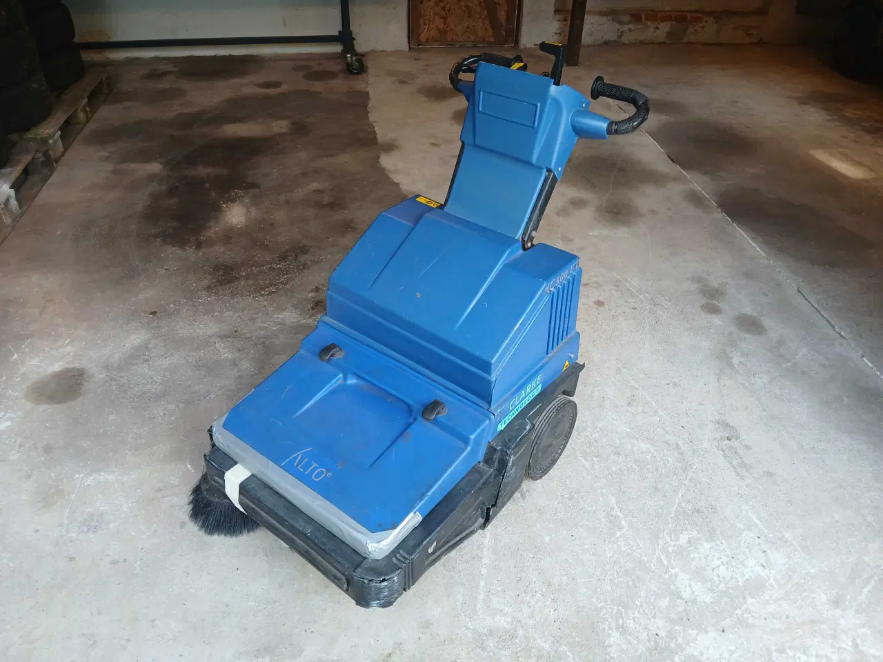 Billede 2 - nilfisk-Alto fejemaskine