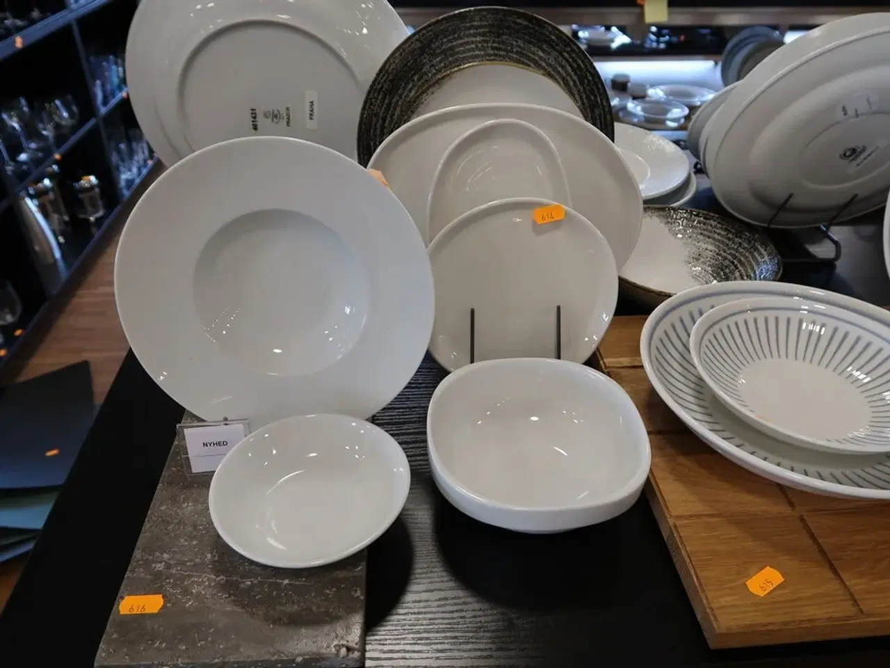 Billede 2 - 53 stk. tallerkner/fade/krus CHURCHILL