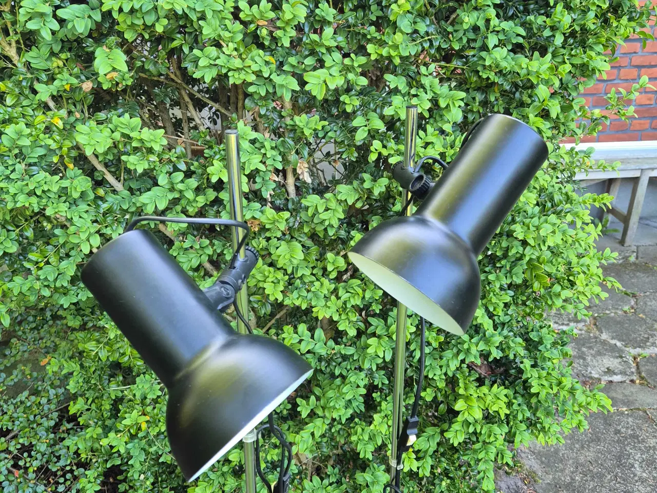 Billede 4 - To ens retrogulvlamper i sort