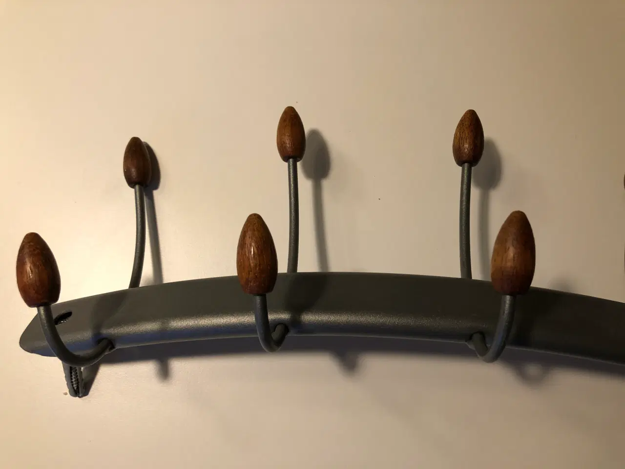 Billede 2 - Knagerække i metal/træ