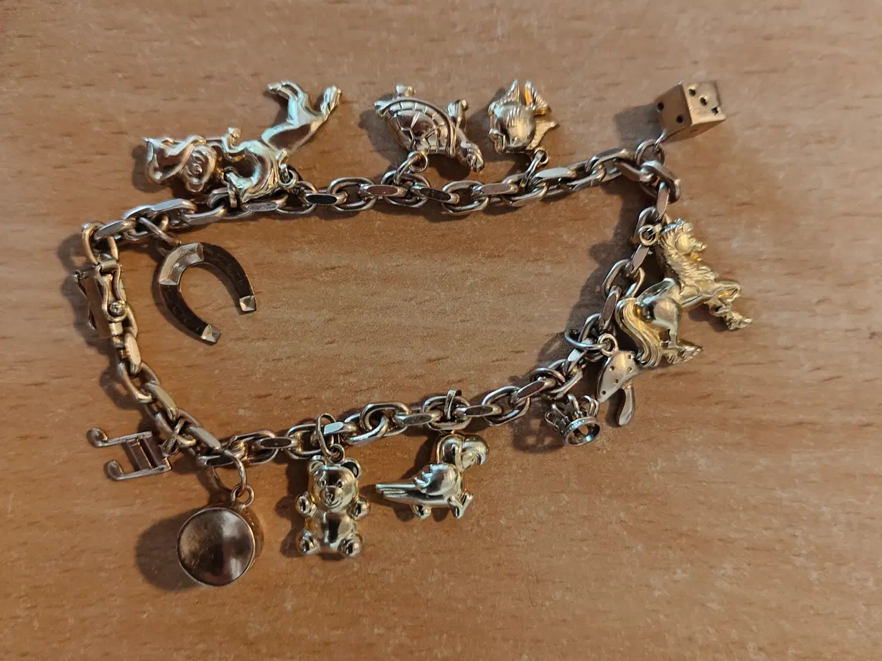 Billede 2 - 8 Karat Bismark guld armbånd med charms