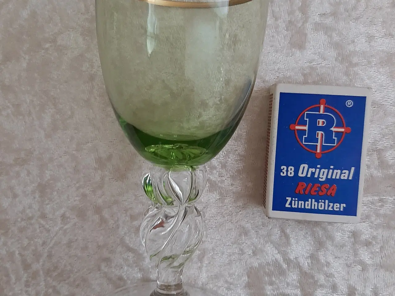 Billede 2 - Små fine glas med grøn bund