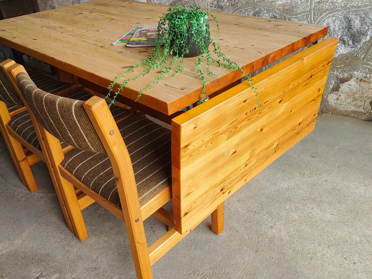 Billede 2 - Massivt fyrretræ spisebord med klap