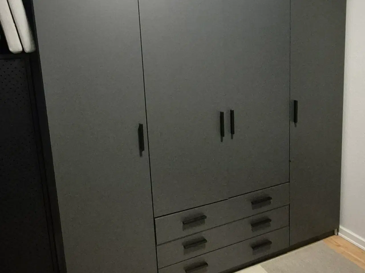 Billede 2 - Garderobeskab