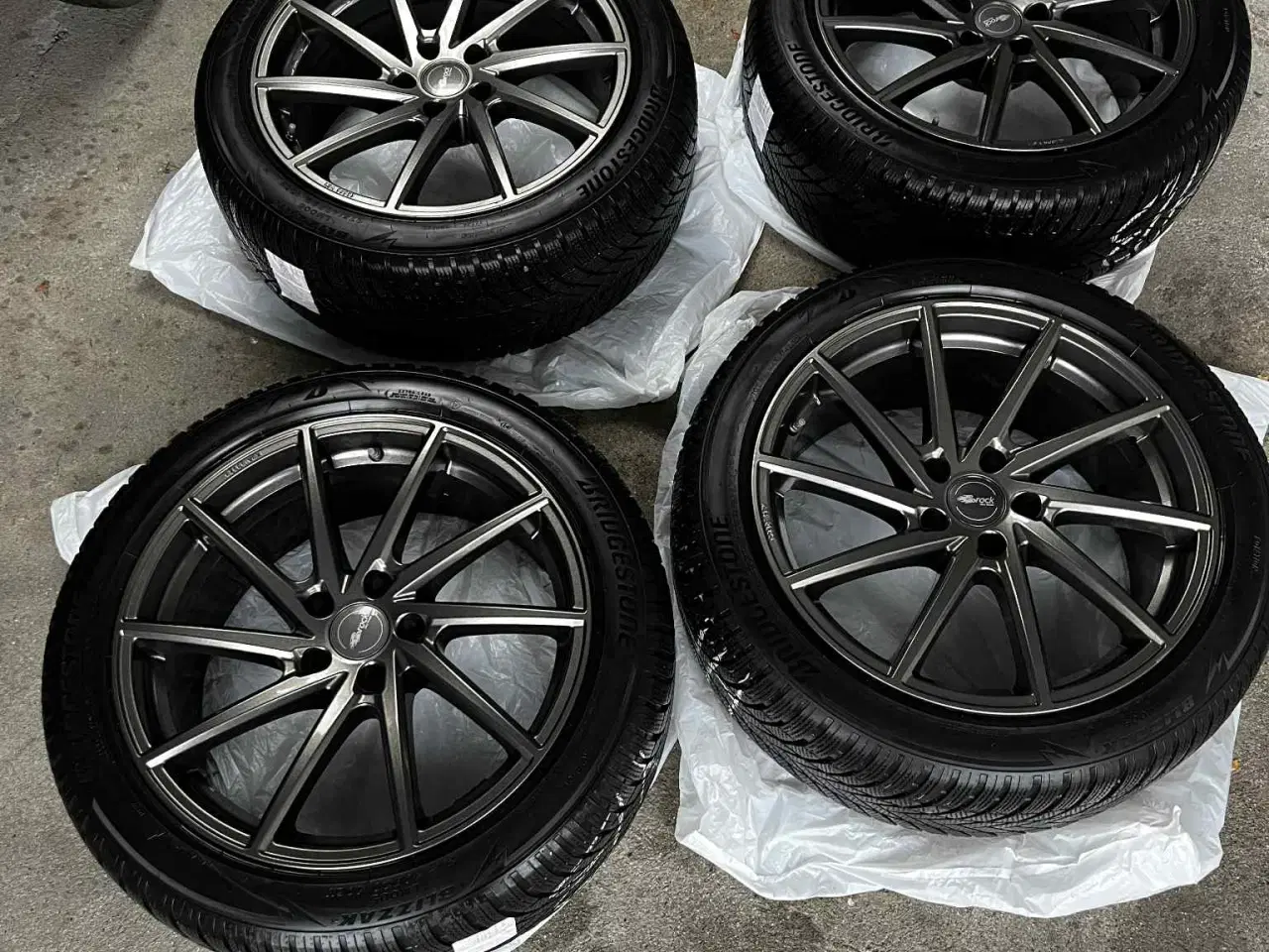 Billede 6 - Bridgestone dæk 275/40x20 med Brocks fælge.