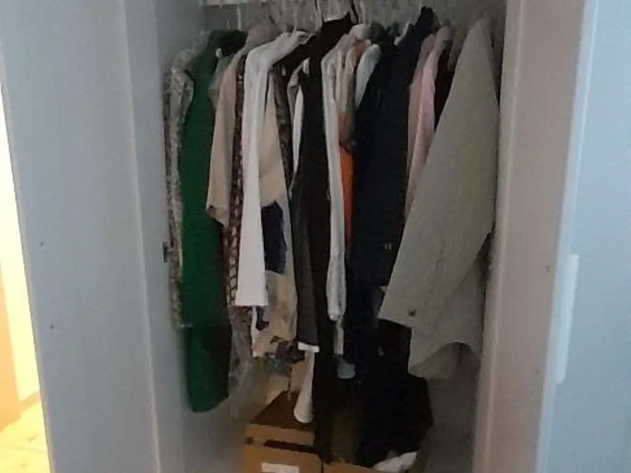 Billede 2 - Klædeskab IKEA