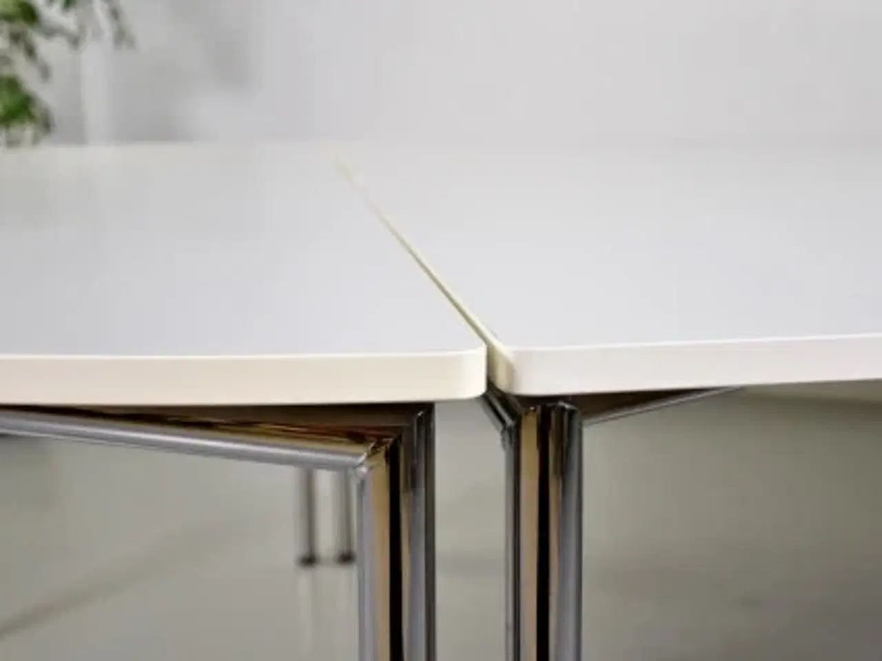 Billede 5 - Dencon konferencebord med hvid laminat og krom stel