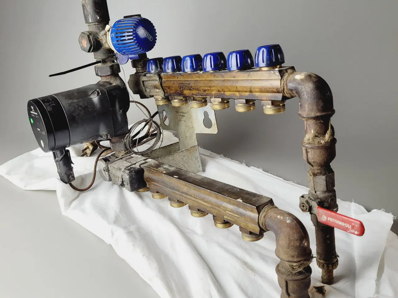 Billede 2 - ⭐️· Wavin Gulvvarmeshunt 6 kredse og Grundfos Pump