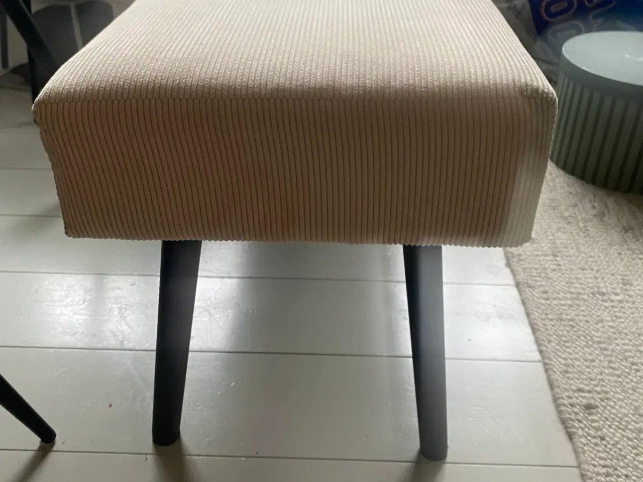 Billede 2 - Bænk med lys beige fløjl