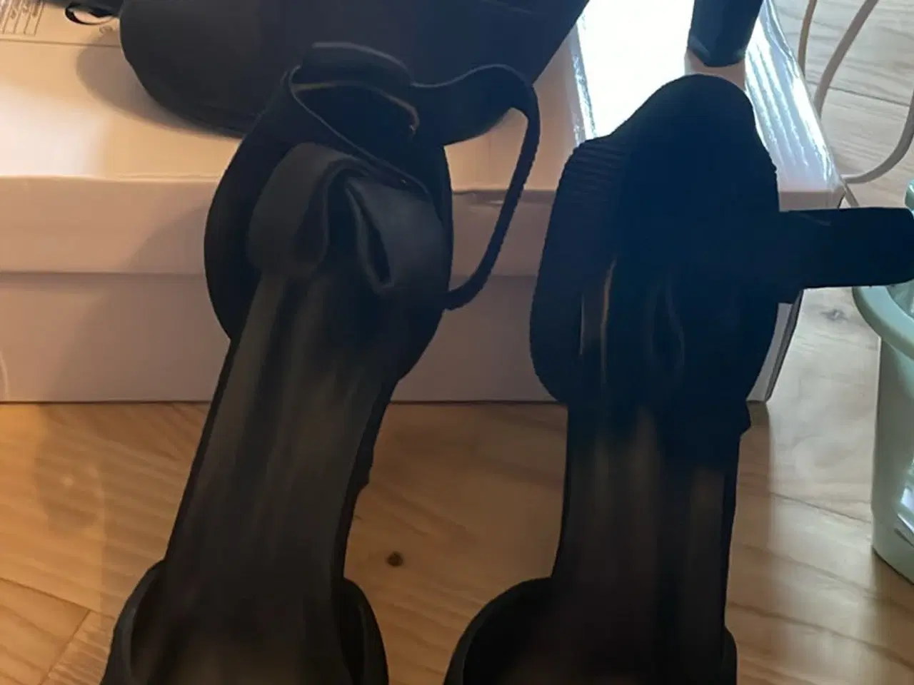 Billede 1 - 2 par søde sko