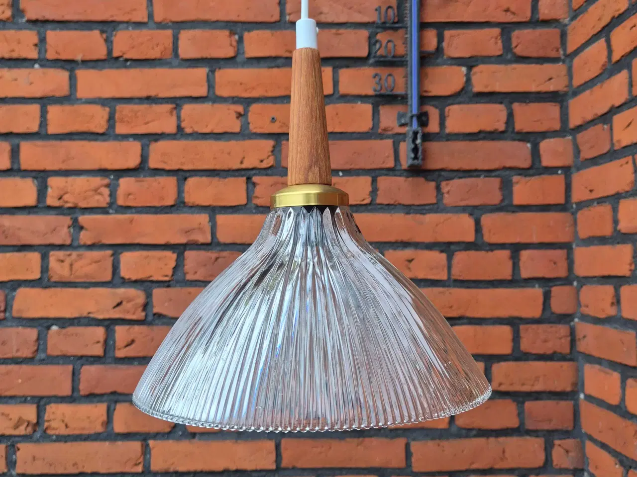 Billede 1 - Fed glaslampe med top i teak