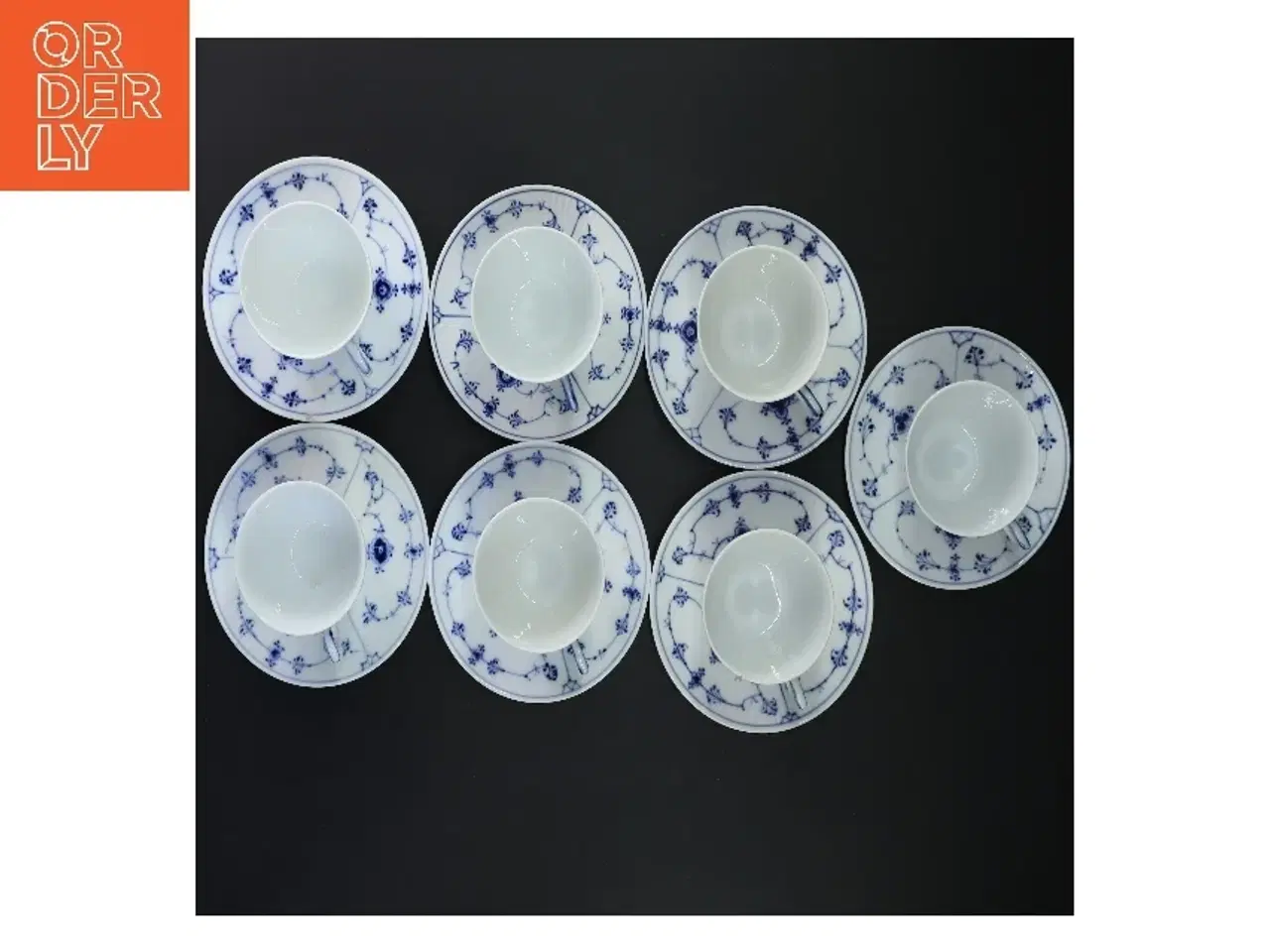 Billede 5 - Sæt med fine porcelænskopper og underkopper, musselmalede, fra Royal Copenhagen (str. Ø 12,5xØ 6,5 cm)