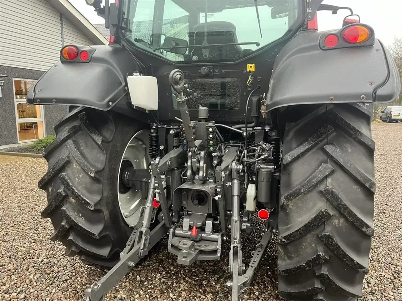 Billede 11 - Valtra N103 HiTech med krybegear og fuldhydraulisk frontlæsser på med Euro skifte samt 3die funktion