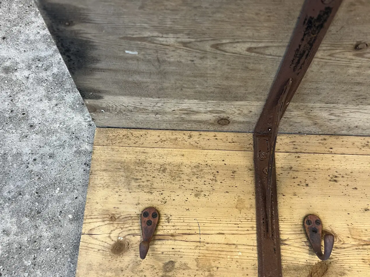 Billede 3 - *Solgt* Hylde med knagerække, gammel 