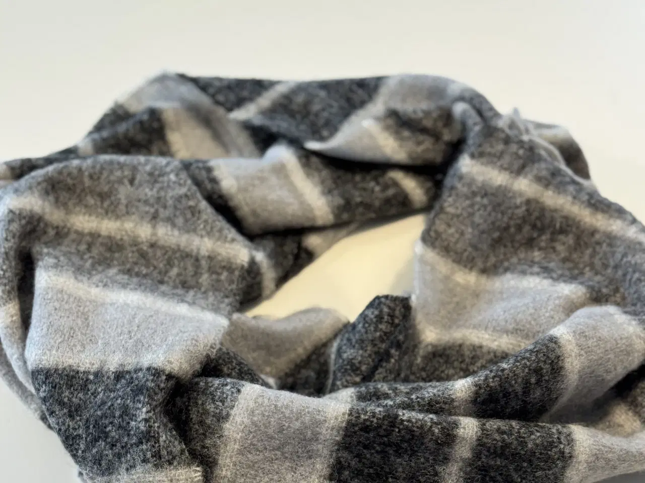 Billede 2 - Tif Tiffy tørklæde helt nyt 