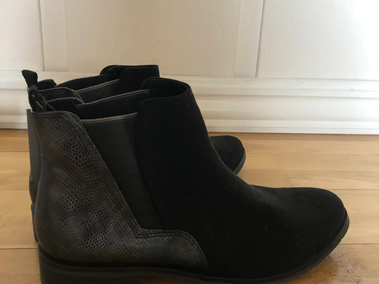 Billede 4 - NYE! korte støvler str. 42