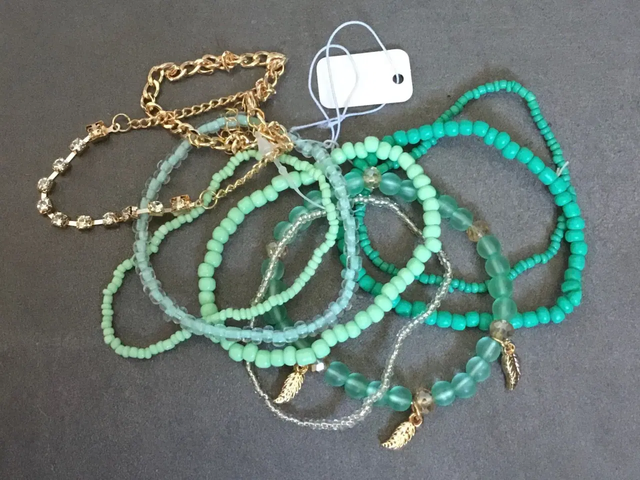 Billede 1 - Perlearmbånd sæt med 8 armbånd med perler