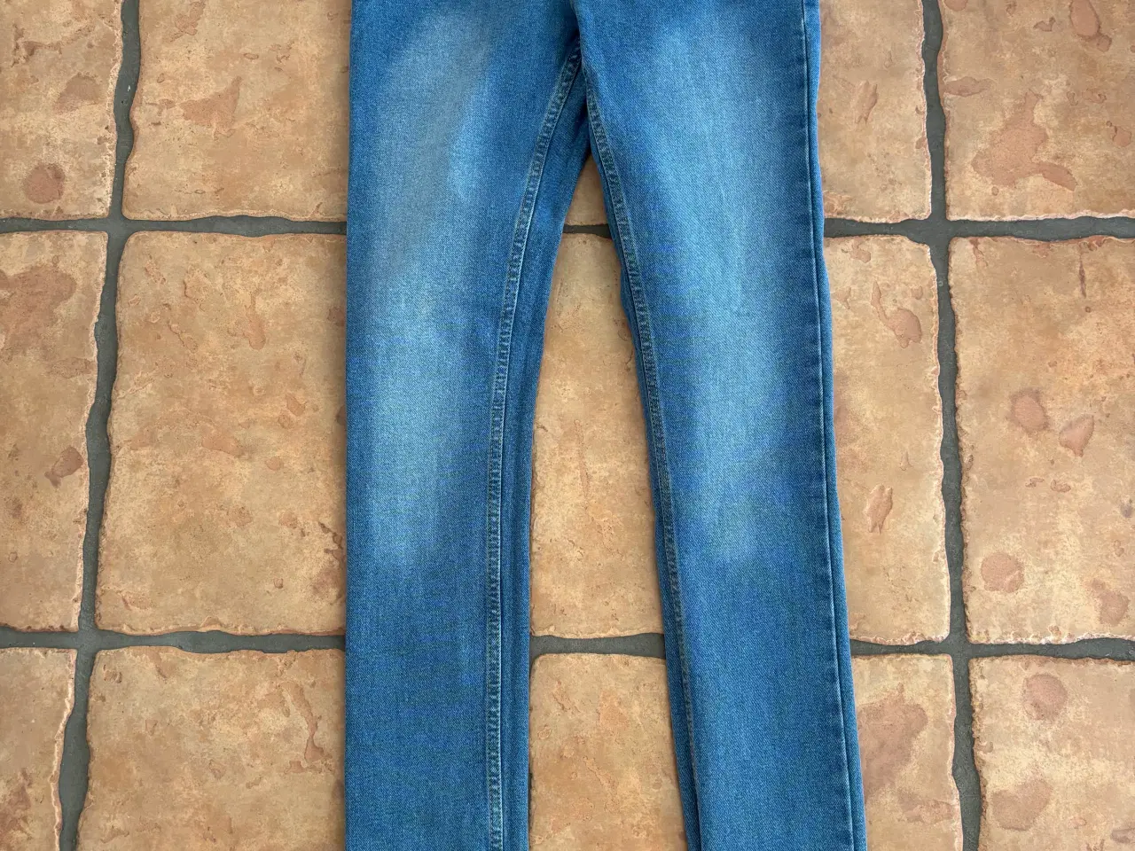 Billede 1 - Blå mono jeans til dreng i str 164 /14
