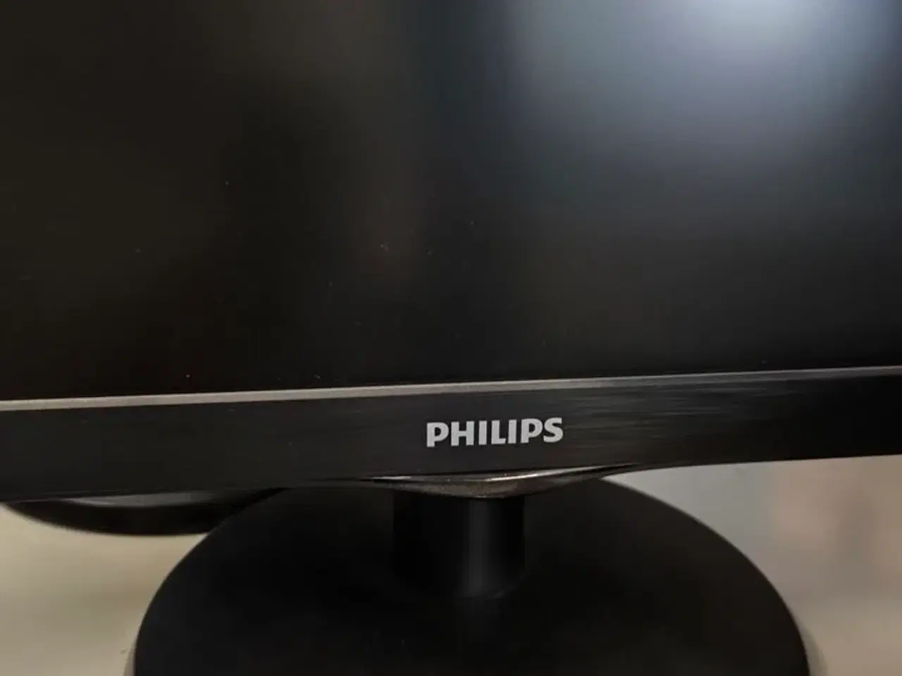 Billede 2 - 2 stk. PC-skærme PHILIPS 24" 243V