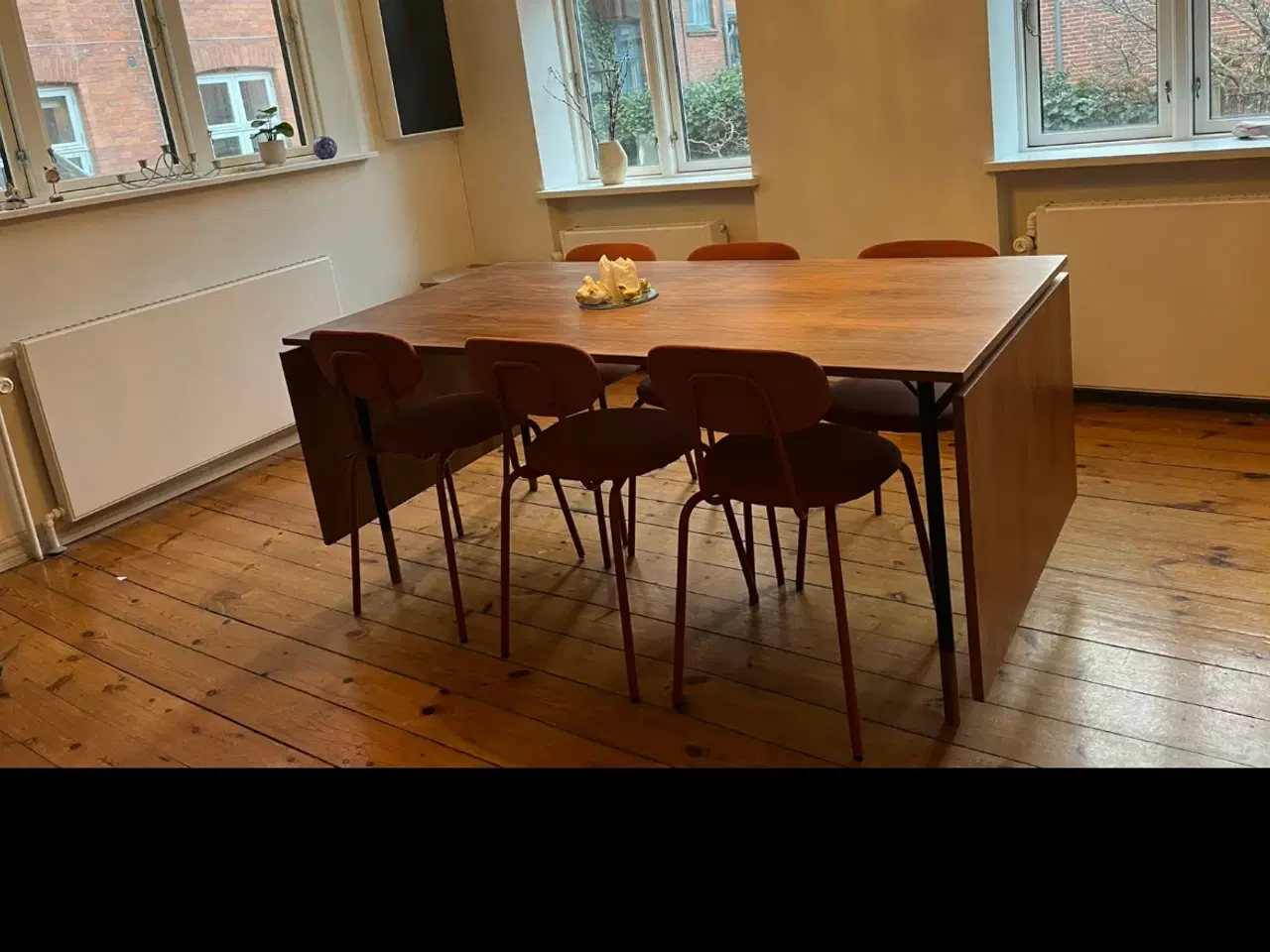 Billede 1 - Finn Juhl Nyhavns Bord i Valnød – Klassisk Design 