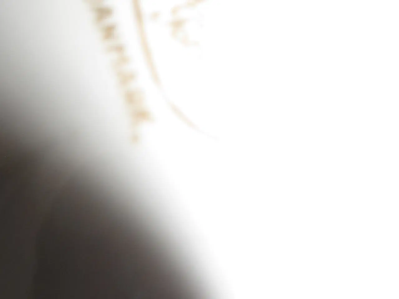 Billede 3 - Skøn Lyngby vase, ca 22 cm i højdenfra ældre tider