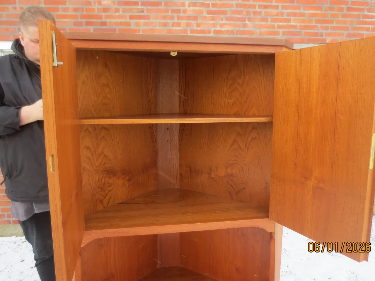 Billede 5 - 1 stk Teak Hjørneskab med Nøgle