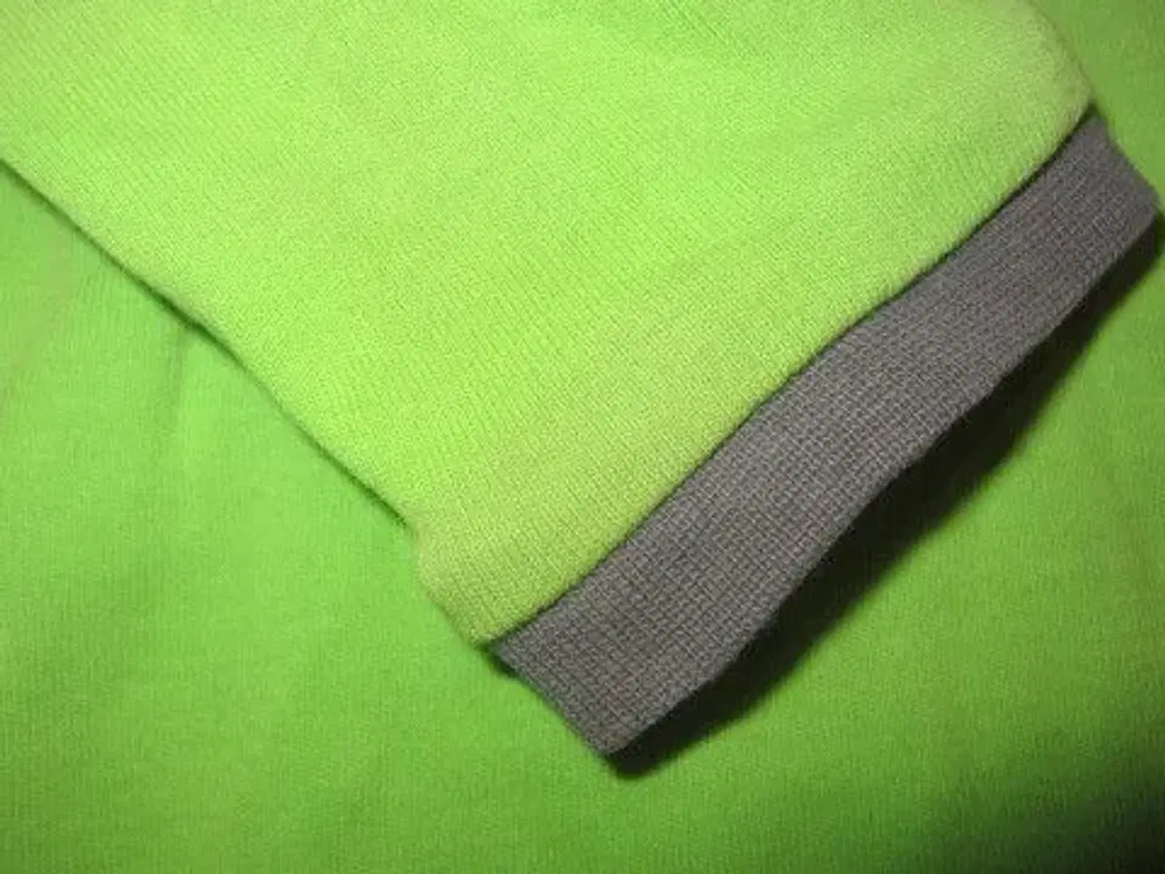 Billede 2 - Str. 80, grøn HUMMEL bluse