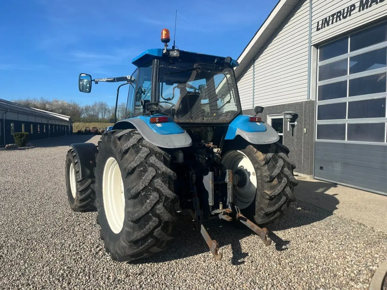 Billede 7 - New Holland 8360 med 4stk fabriksnye dæk til.  Super stærk traktor.