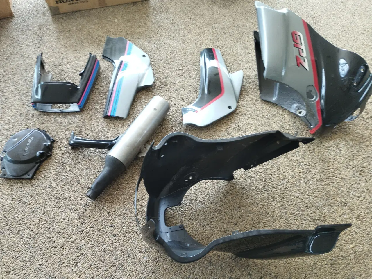 Billede 3 - Kåbedele til Kawasaki GPZ 500   ( Se %)