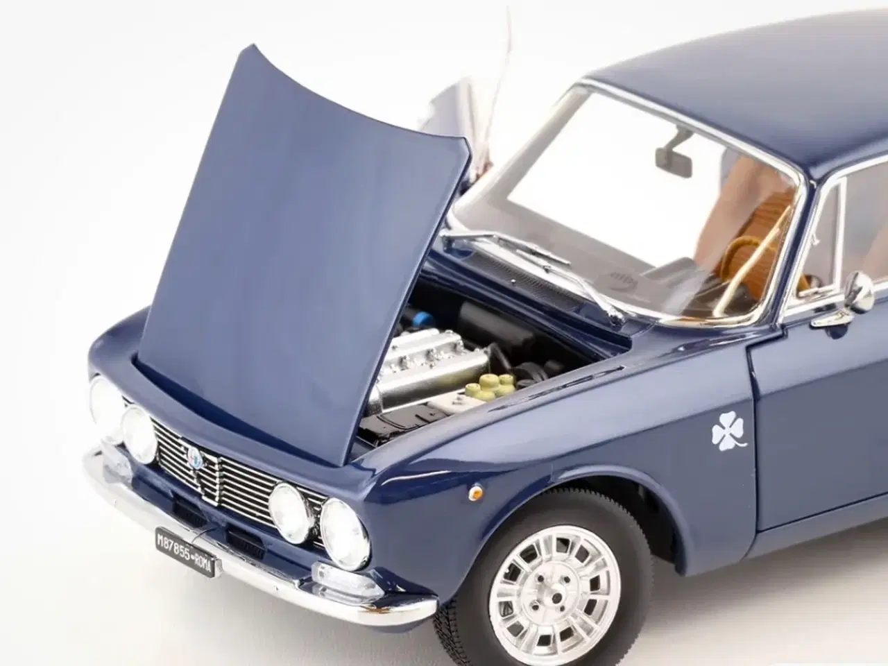 Billede 7 - 1:18 Alfa Romeo 1300 GT Junior Coupe 1973