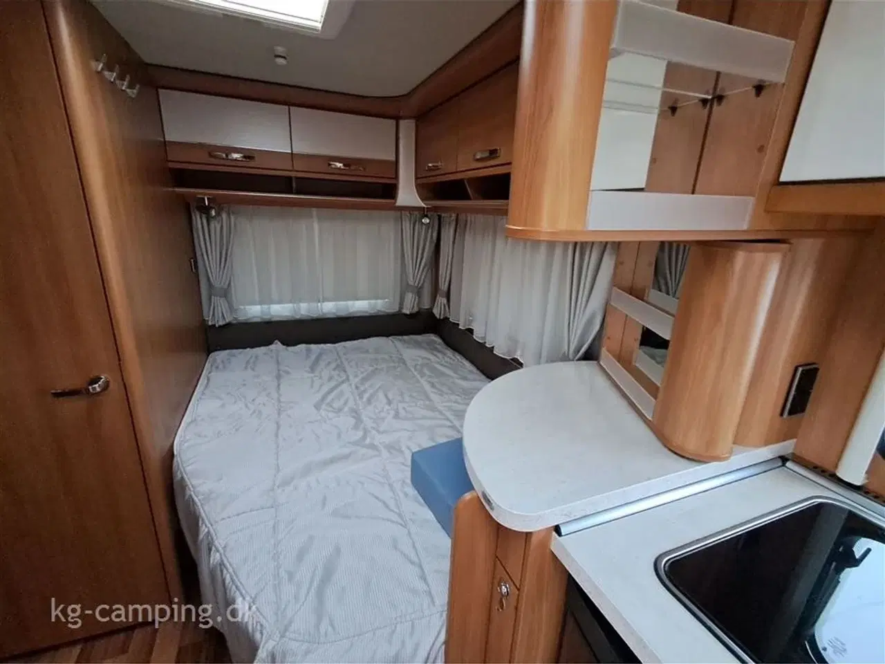 Billede 3 - 2013 - Hymer Eriba Nova Luxus Line 465   Særdeles velholdt kvalitetsvogn m/TRUMA XT mover, UltraHeat, DUO-control, ATC og Markise