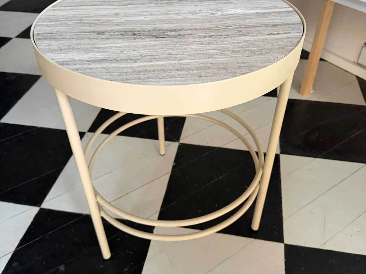 Billede 2 - Flot bord i marmorlook