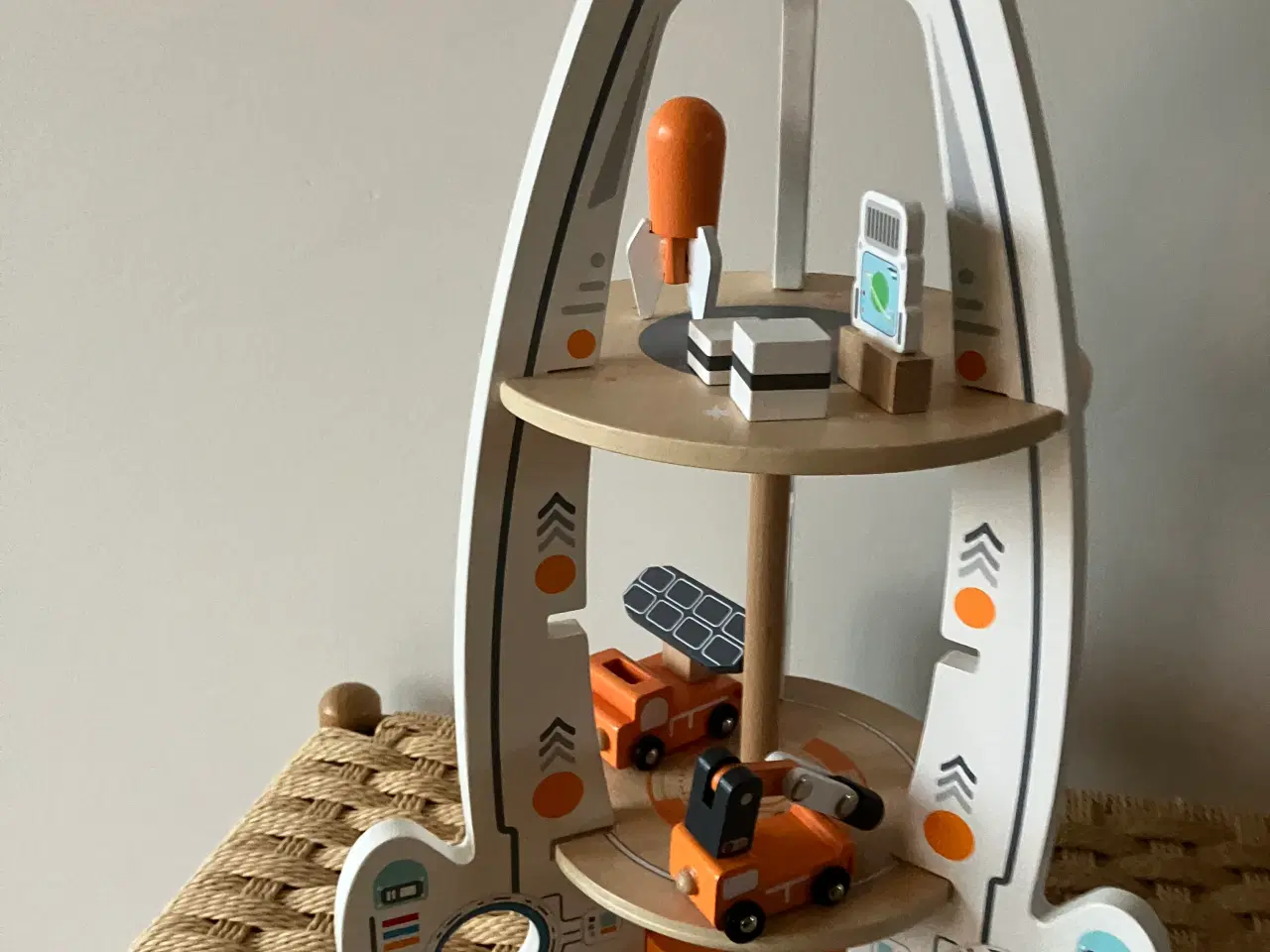 Billede 1 - Rumstation  i træ sælges