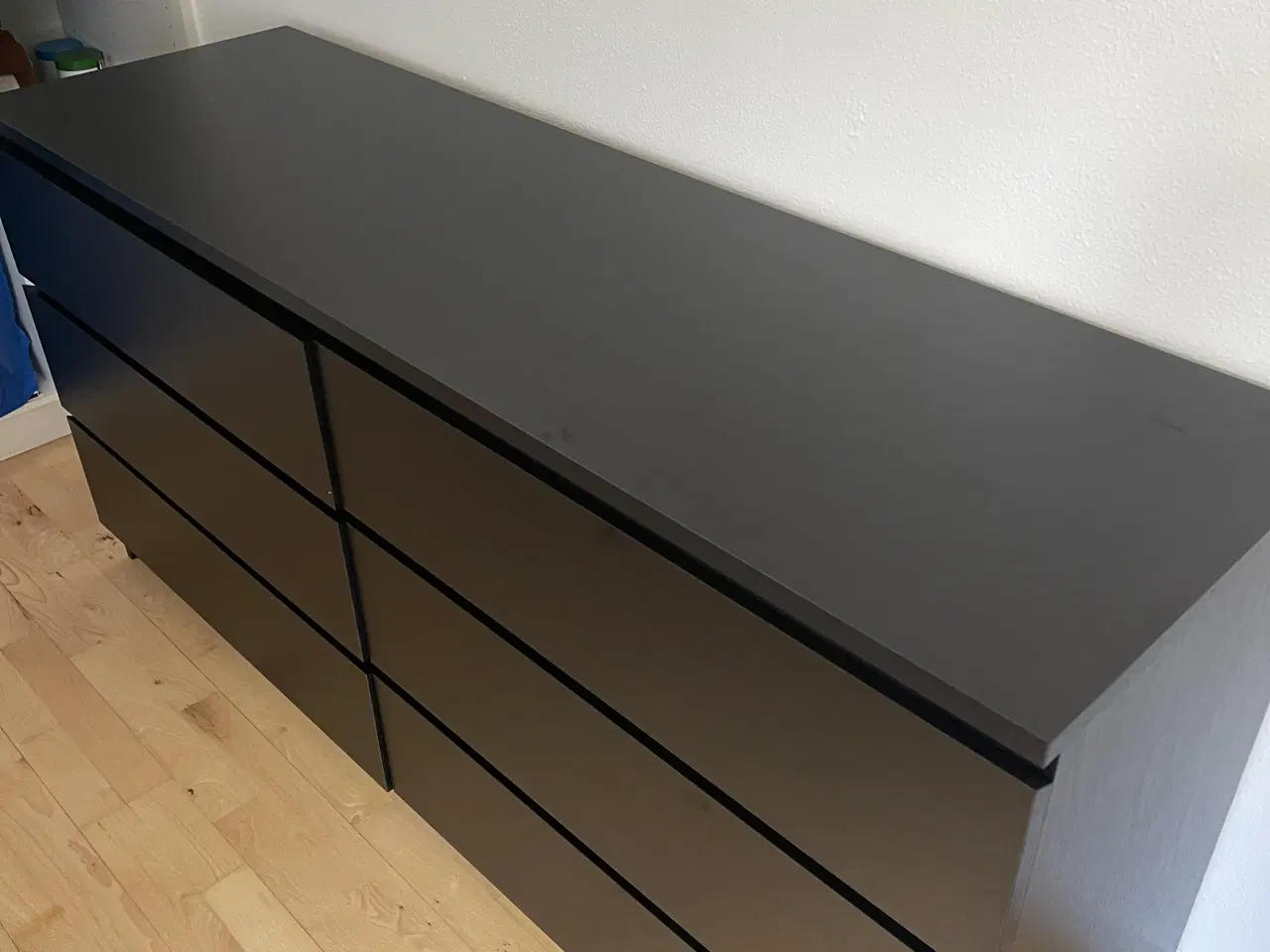 Billede 4 - Sort kommode fra Jysk. 