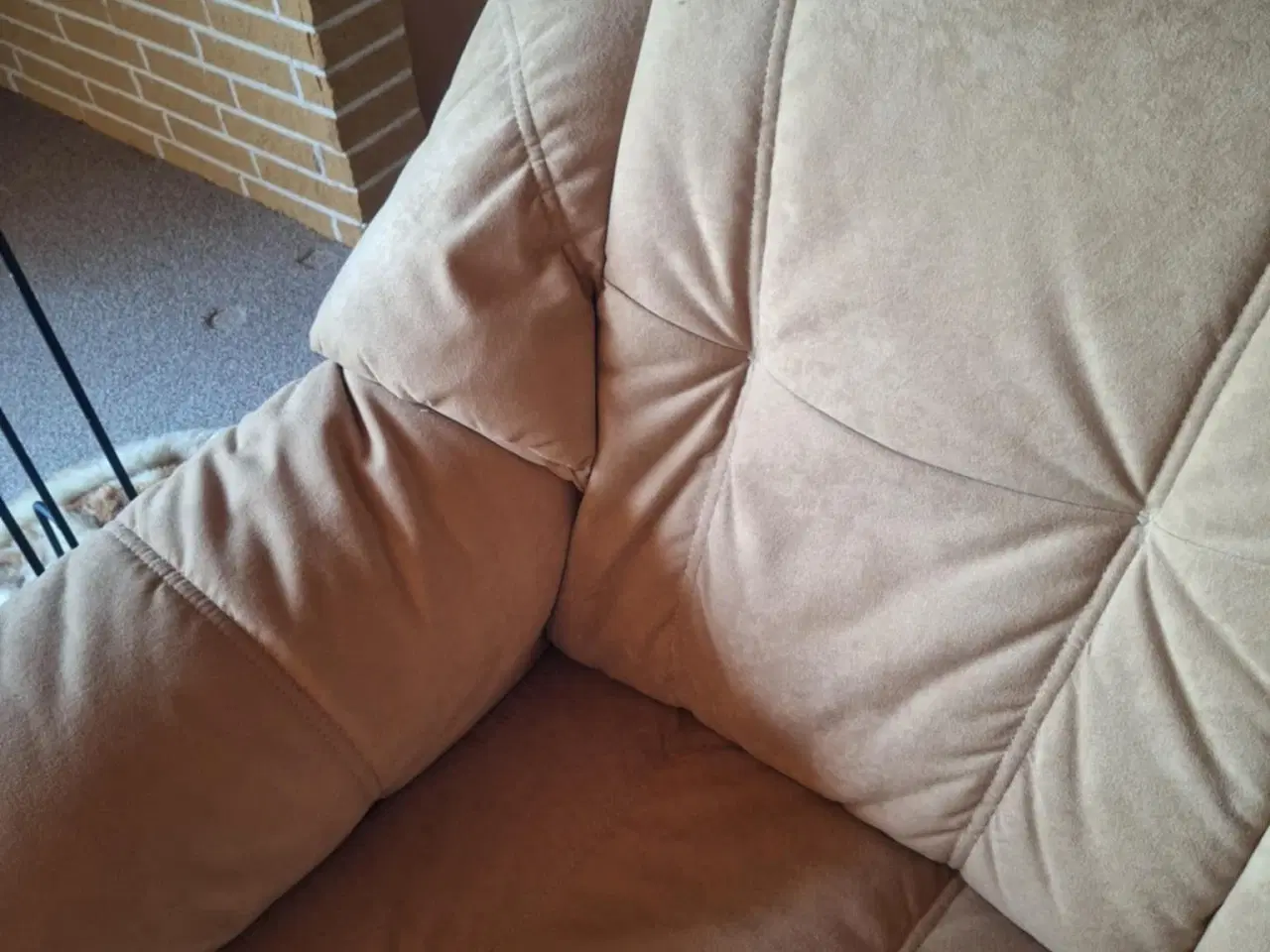 Billede 2 - 2-3 persons sofa m/ bord