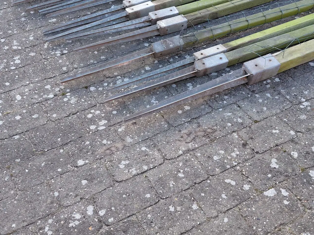 Billede 1 - Stolpefødder 