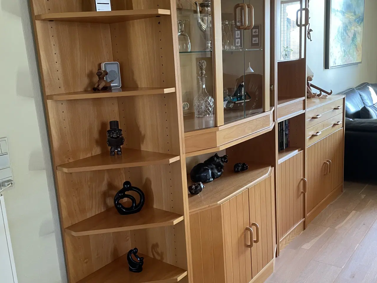 Billede 3 - Reol med vitrineskab 500kr ved hurtig afhentning