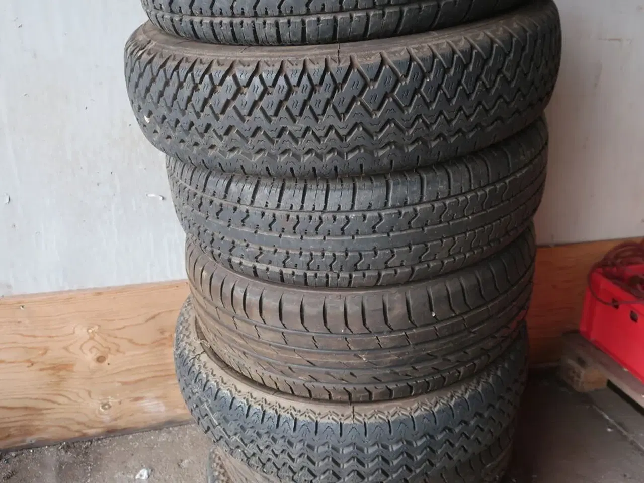 Billede 14 - Paller m. div. indhold, dæk, vægtkontrol m.v. (se billeder)