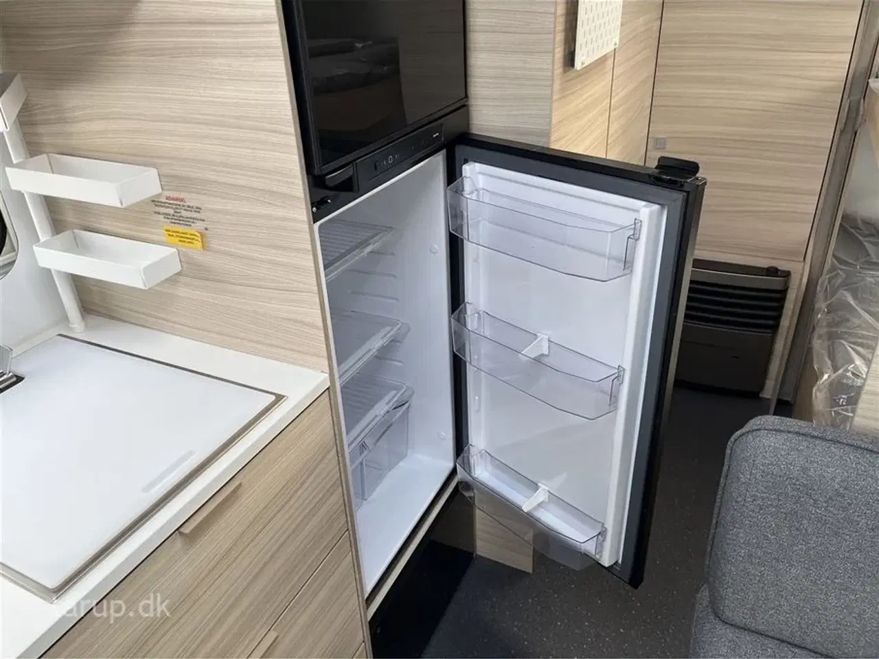 Billede 15 - 2025 - Adria Altea 552 PK   Dobbeltseng, 2 køjer, rundsiddegruppe, blæservarme, el-gulvvarme, myggenetsdør, Adria Smartbox