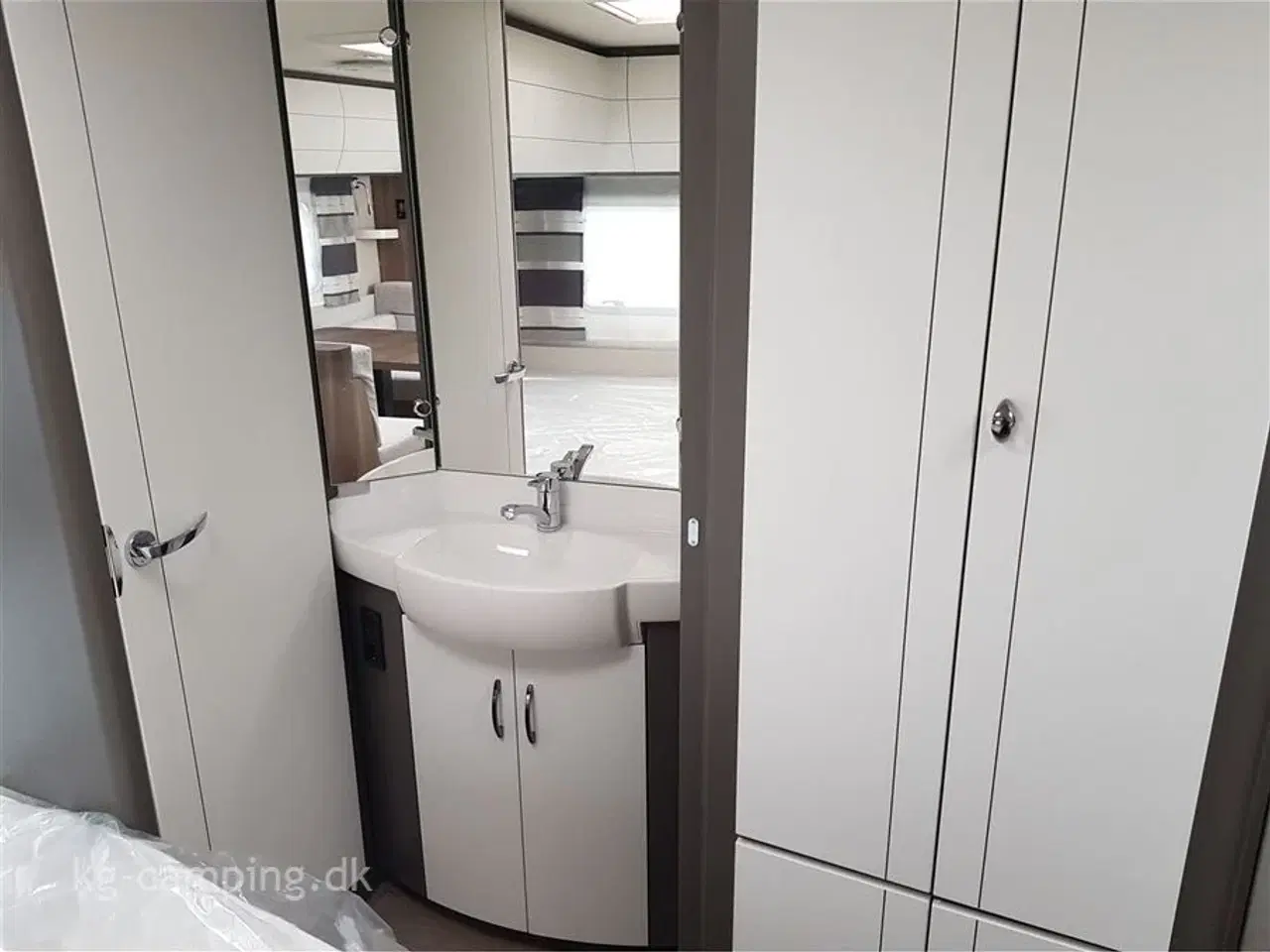 Billede 12 - 2024 - Hobby Excellent Edition 560 KMFe   Køjevogn med god plads. Kan opvejes til 2.000 KG.