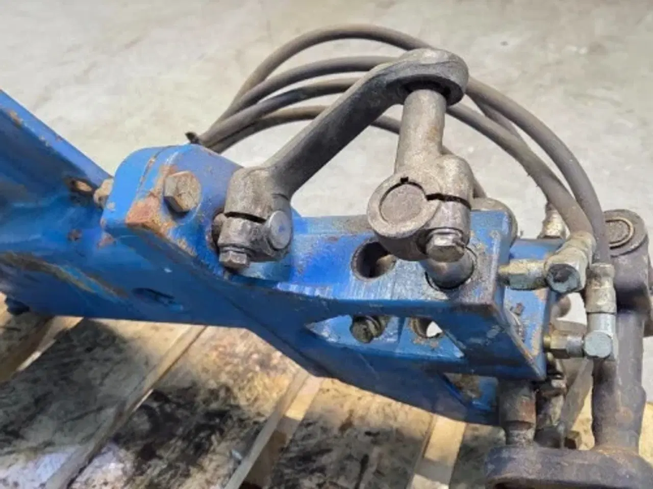 Billede 13 - Ford 8210 Dæksel E4NN7488AA